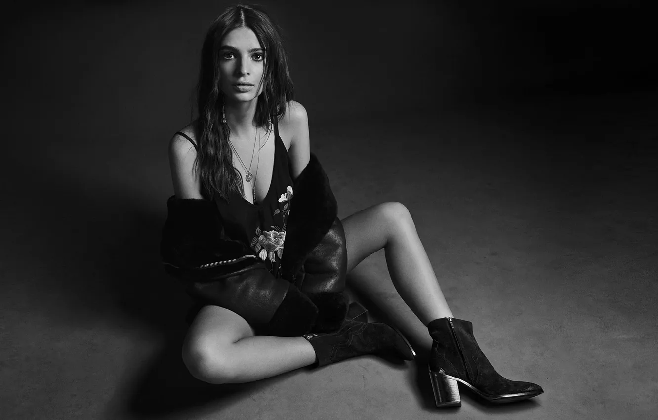 Photo wallpaper look, girl, pose, photo, model, black and white, on the floor, Emily Ratajkowski