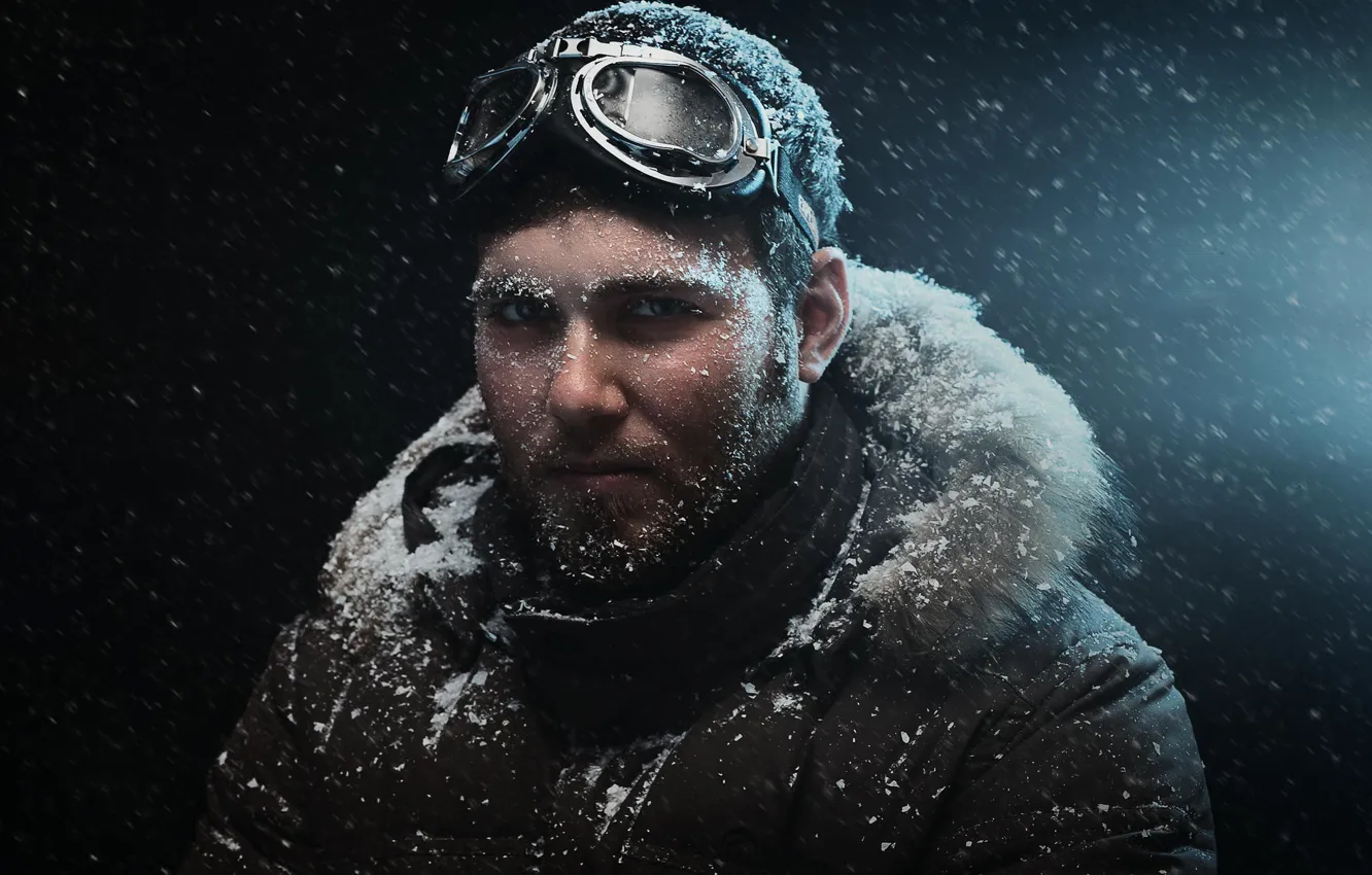 Photo wallpaper cold, snow, guy