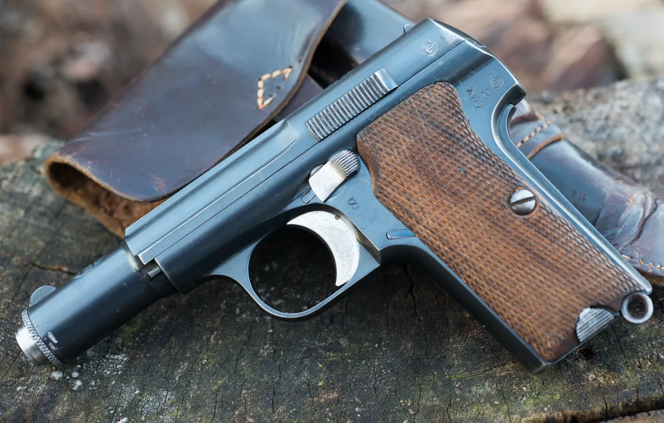 Photo wallpaper self-loading pistol, Spanish, Astra 300