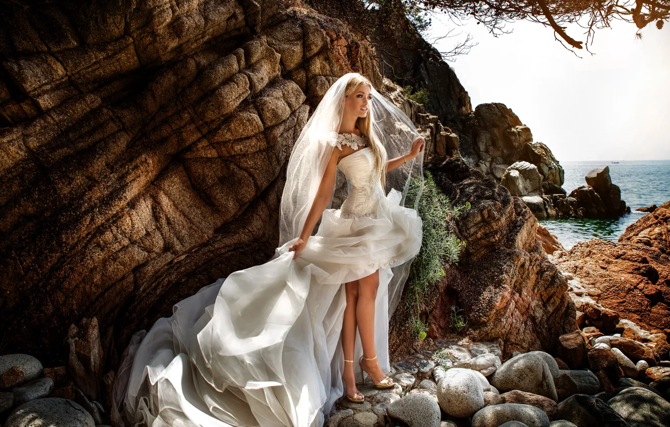 Photo wallpaper rocks, model, the bride