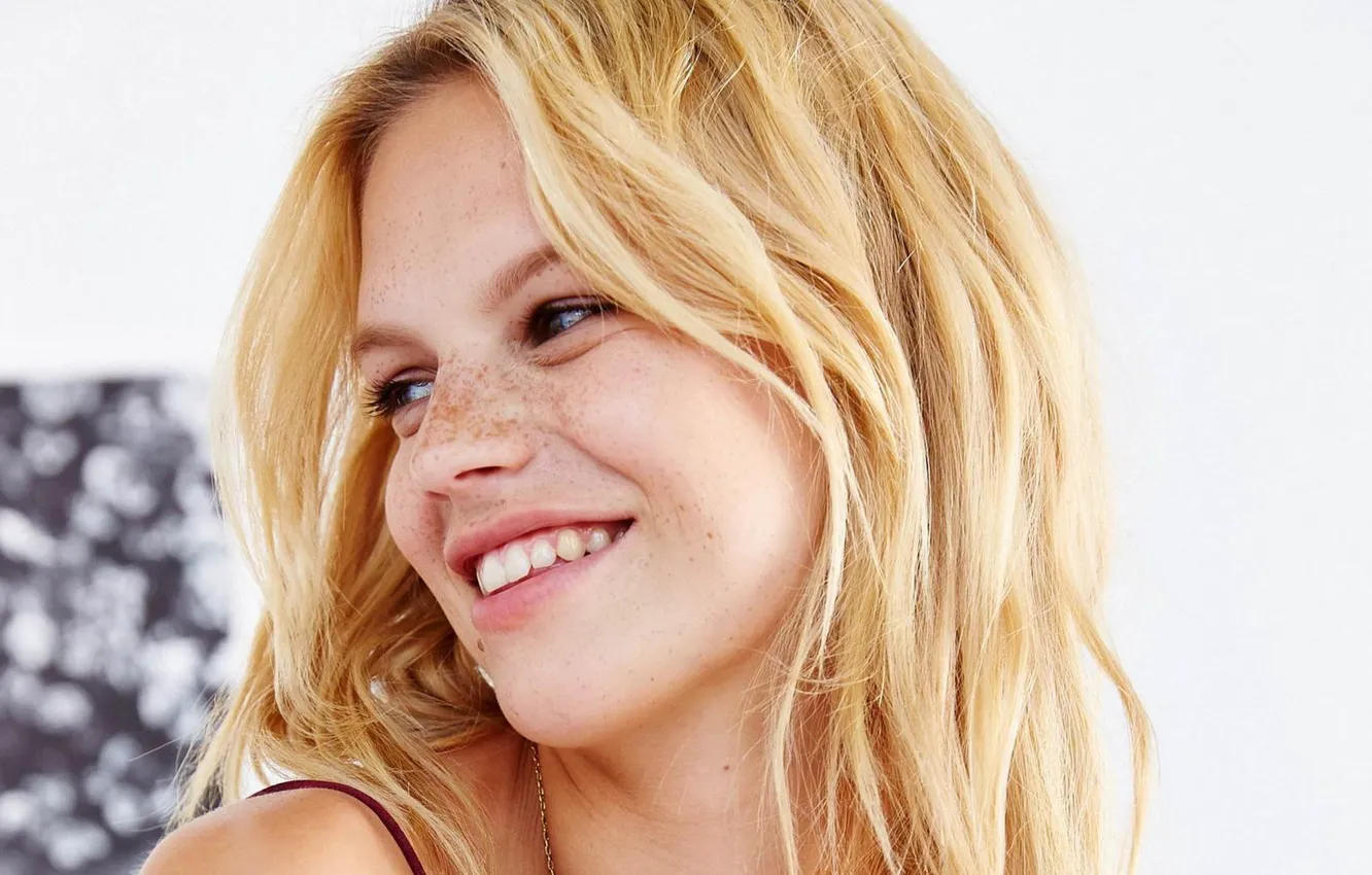 Photo wallpaper girl, smile, model, Nadine Leopold