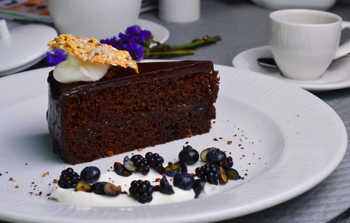 Photo wallpaper berries, chocolate, cake, cornflowers