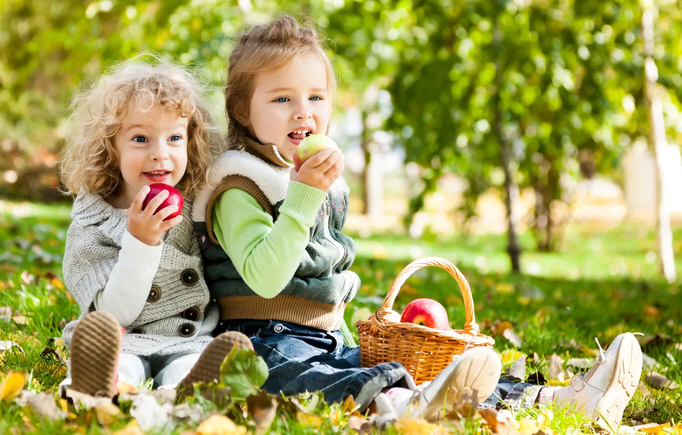Photo wallpaper children, Park, apples