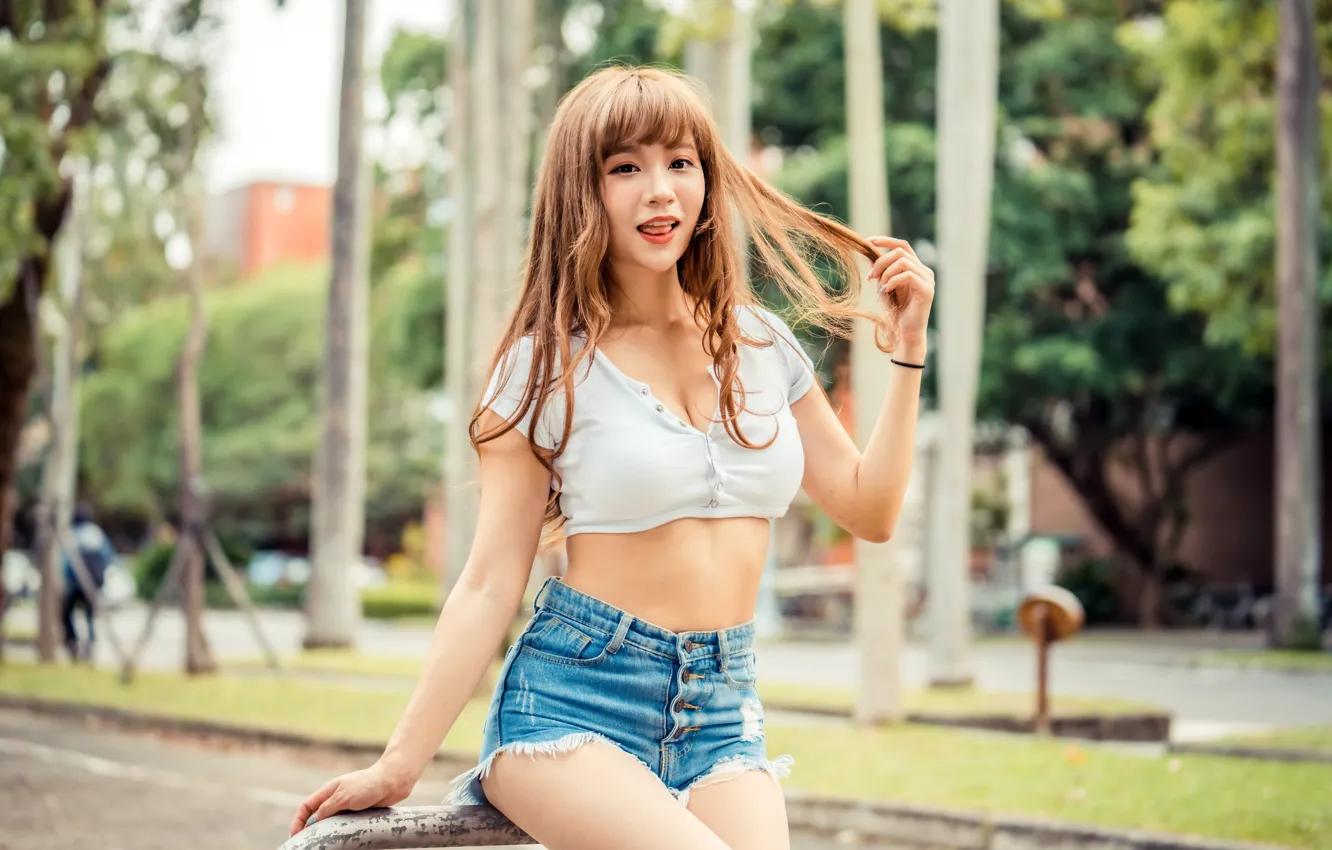 Photo wallpaper girl, smile, shorts, topic, Asian