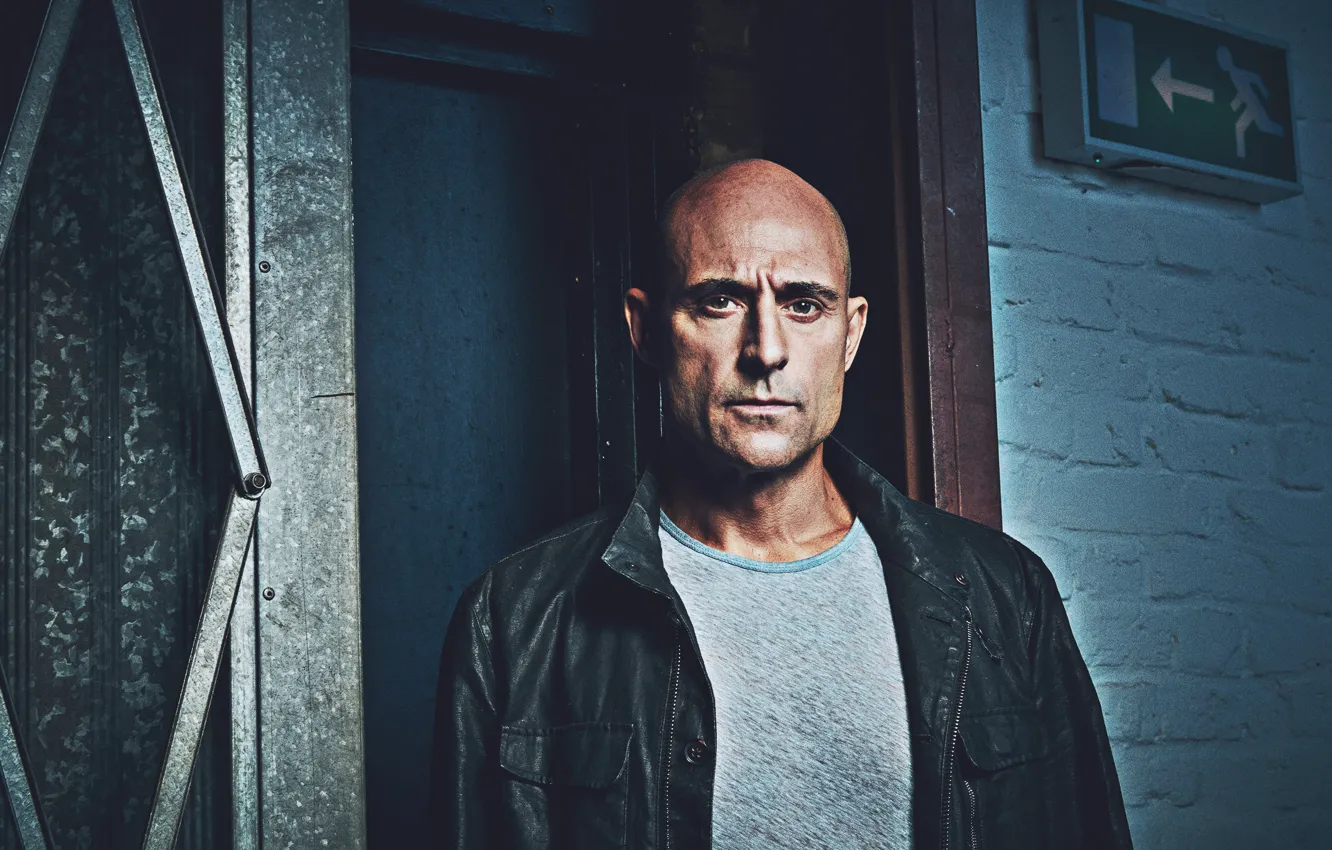 Photo wallpaper Look, The door, Actor, Jacket, Mark Strong