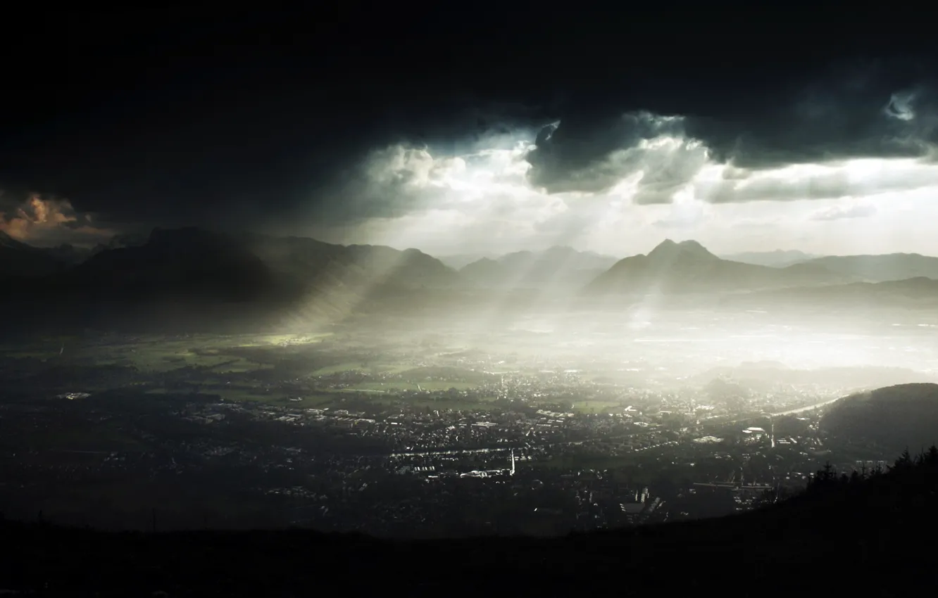 Photo wallpaper rays, clouds, rain, valley