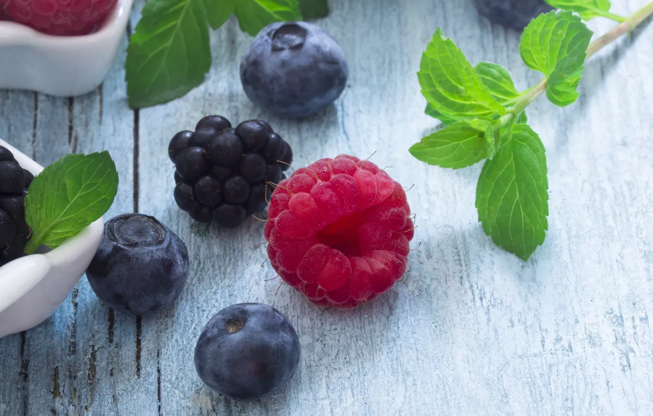 Photo wallpaper leaves, berries, raspberry, blueberries, BlackBerry