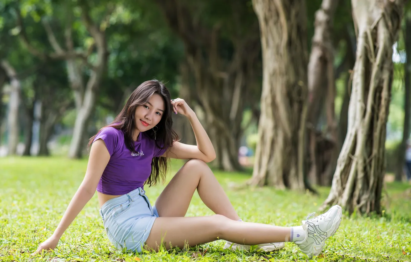 Photo wallpaper look, smile, shorts, t-shirt, legs, Asian, sitting