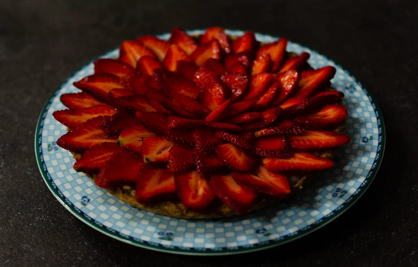 Photo wallpaper red, berries, the dark background, pattern, strawberry, plate, slices, cutting