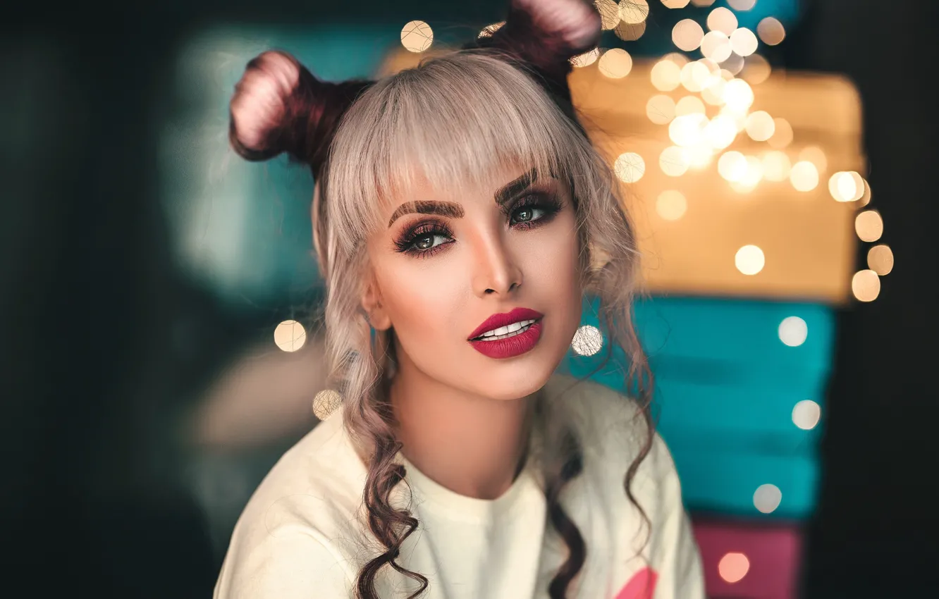 Photo wallpaper look, girl, makeup, blonde, hairstyle, curls, bokeh, bangs