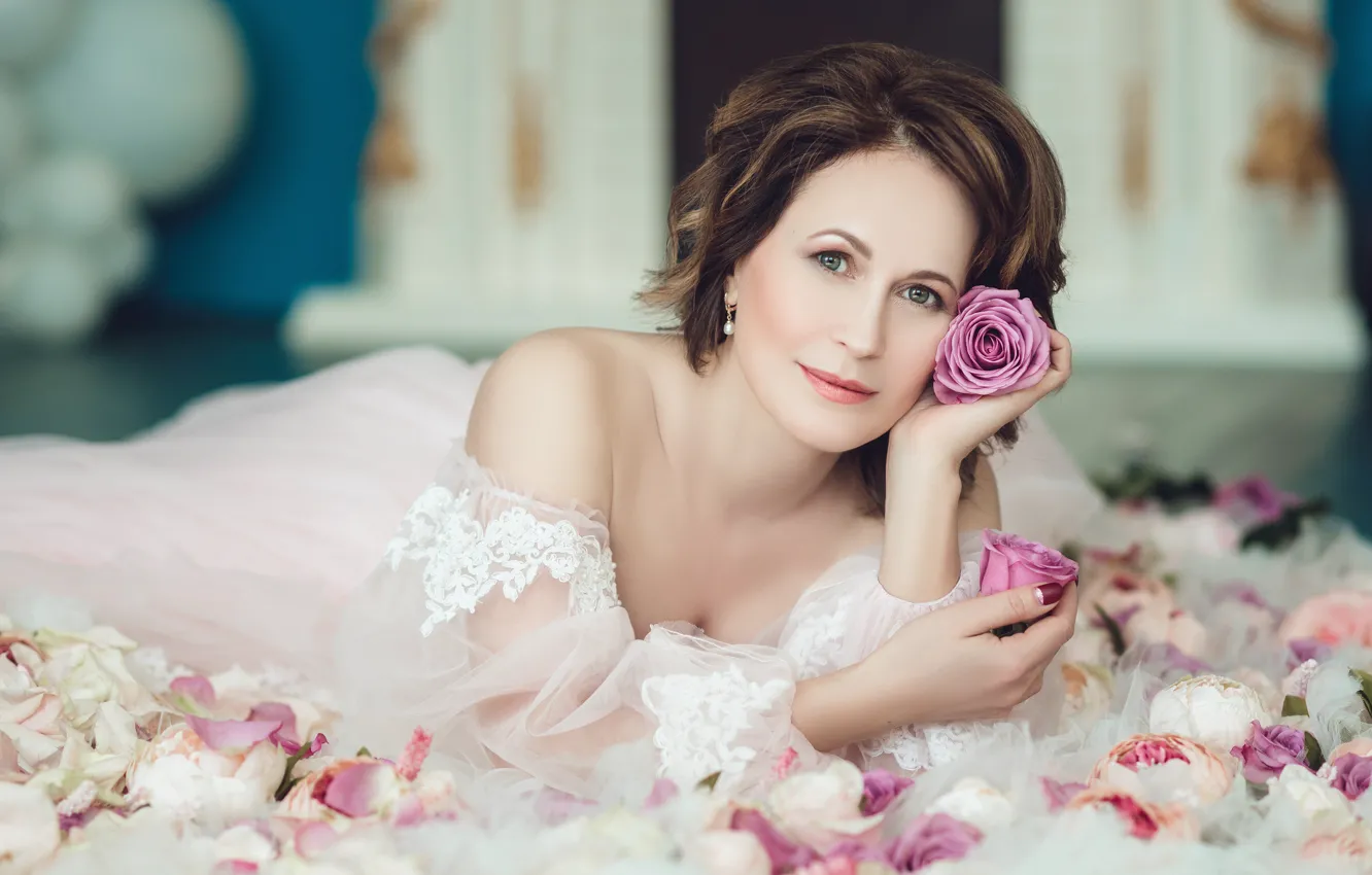 Photo wallpaper look, pose, woman, portrait, roses, dress, Diana Lipkina