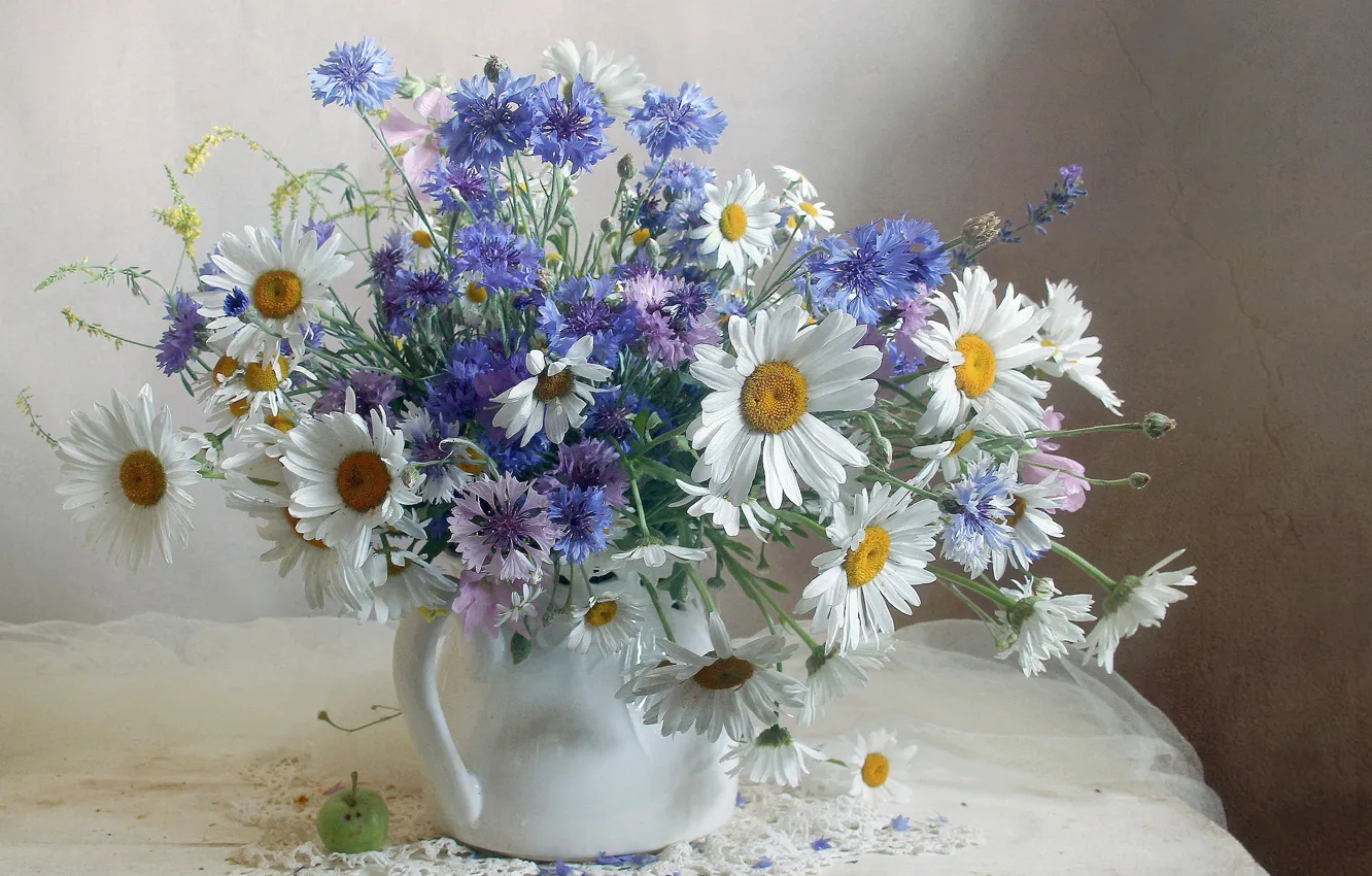 Photo wallpaper flowers, chamomile, Board, pitcher, napkin, cornflowers