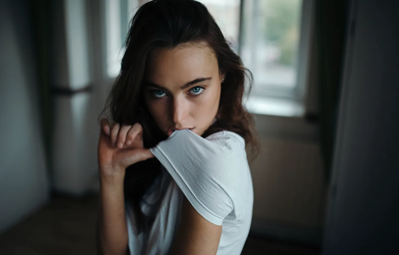 Photo wallpaper girl, blue eyes, model, beauty, hair, look, t-shirts, Gabor Lenart