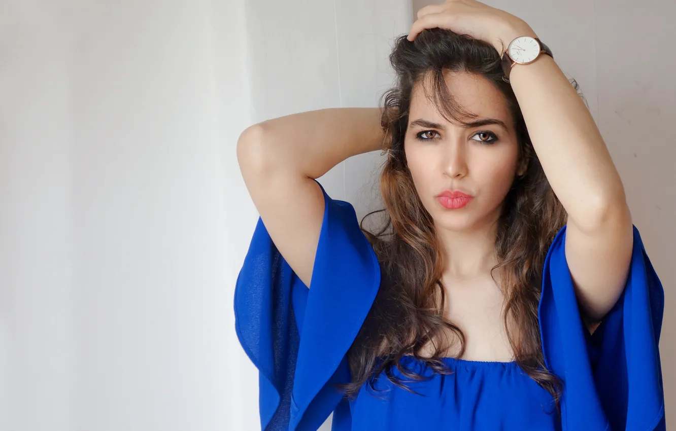 Photo wallpaper look, face, background, hair, watch, hands