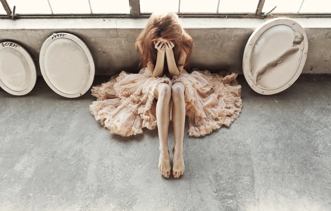 Photo wallpaper girl, feet, hands, dress, crying