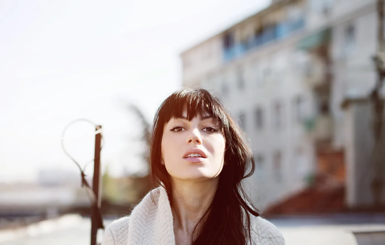 Photo wallpaper girl, arrows, brunette, bangs