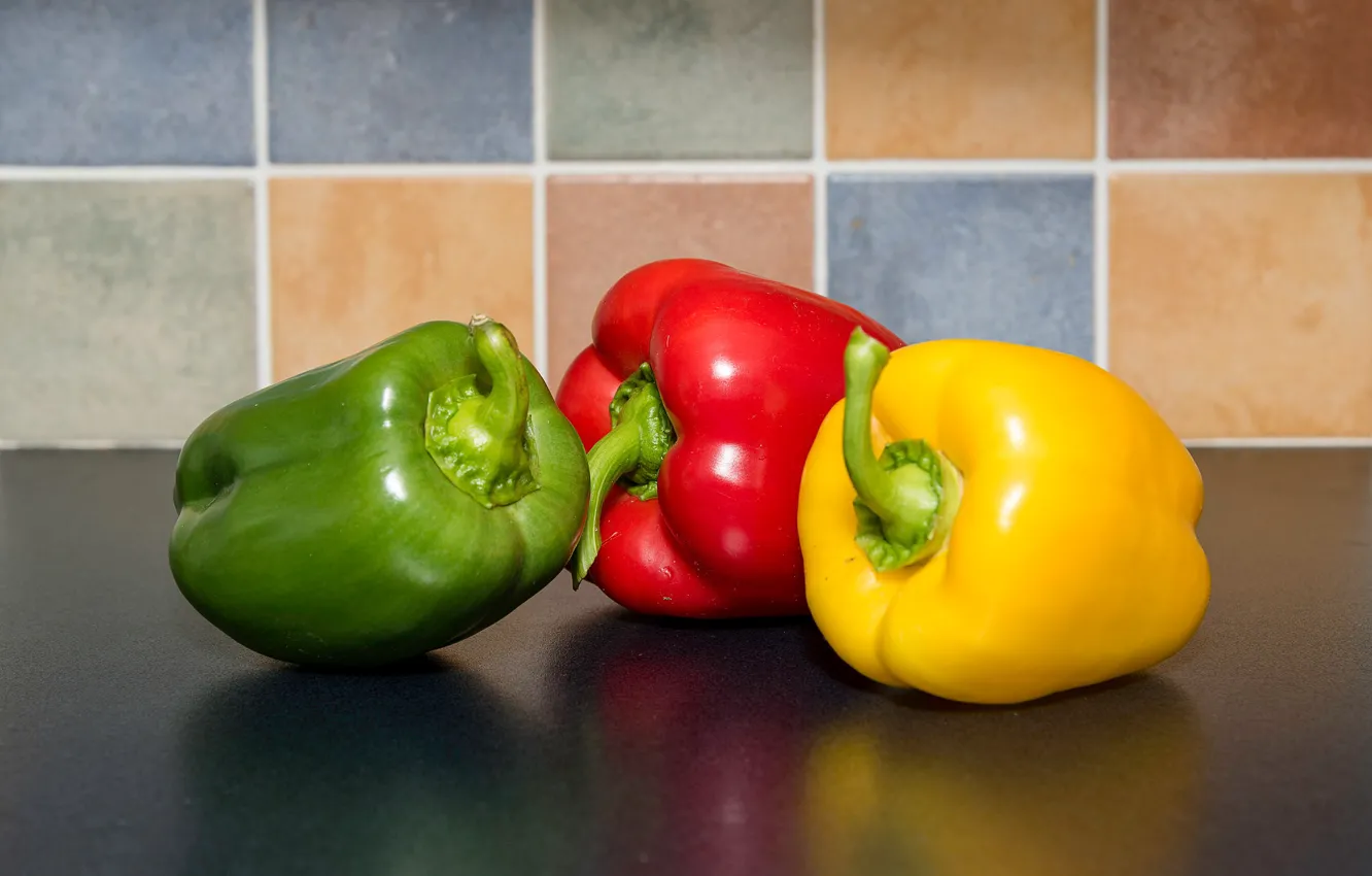 Photo wallpaper macro, red, yellow, green, pepper, trio, paprika