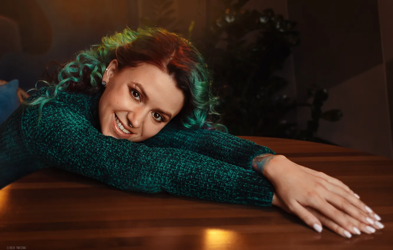 Photo wallpaper look, girl, face, pose, smile, portrait, hands, curls