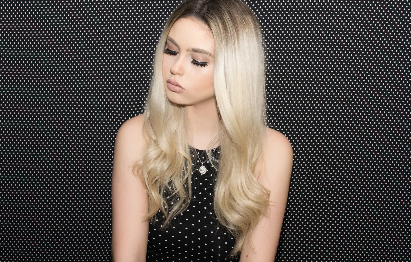 Photo wallpaper girl, face, background, hair, Megan