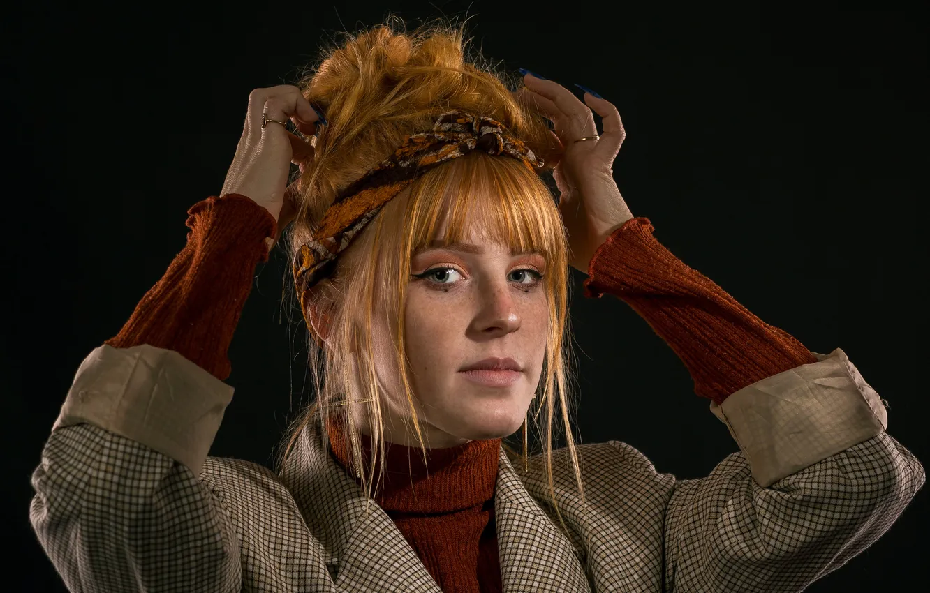 Photo wallpaper look, hairstyle, Pauline