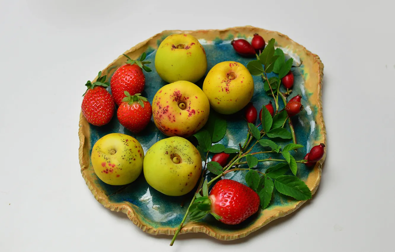 Photo wallpaper apples, strawberry, briar