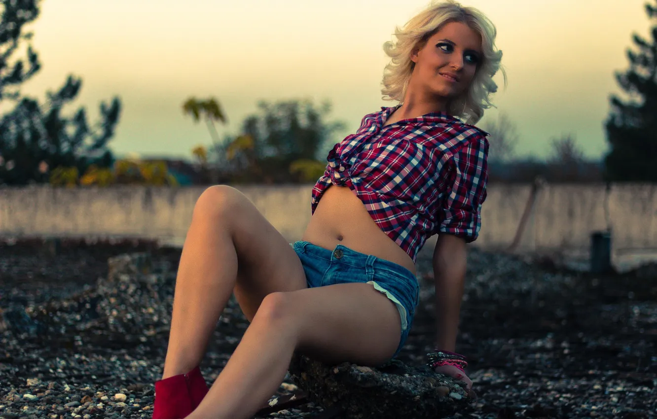 Photo wallpaper girl, shorts, blonde, legs