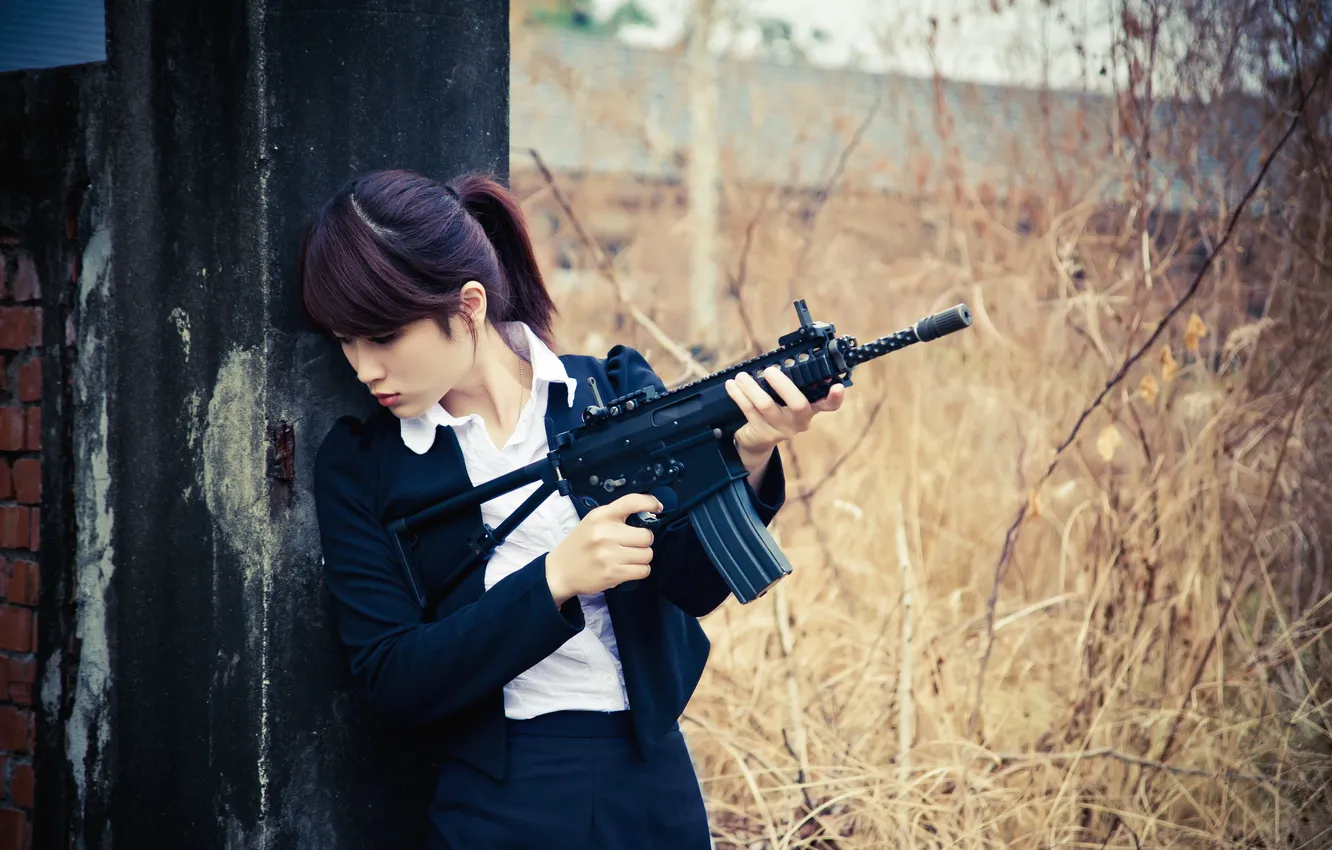 Photo wallpaper girl, weapons, the situation