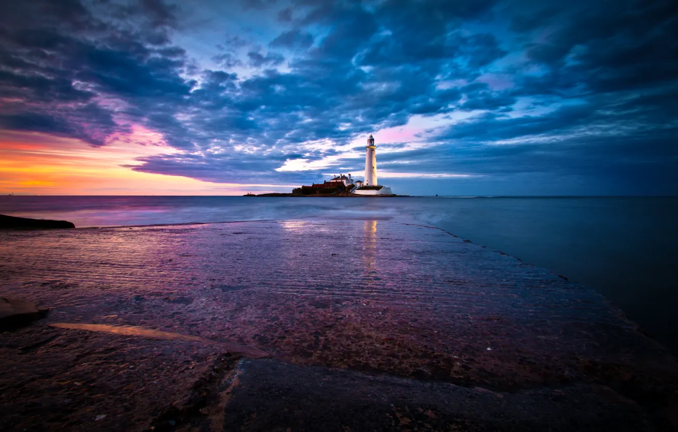 Photo wallpaper sea, the sky, dawn, coast, lighthouse, England, horizon, St. Marys Lighthouse