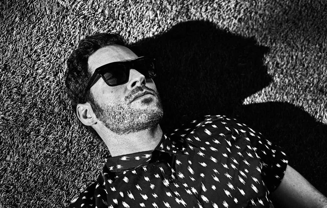 Photo wallpaper glasses, black and white, sunglasses, pose .lies, Tom Ellis, Tom Ellis
