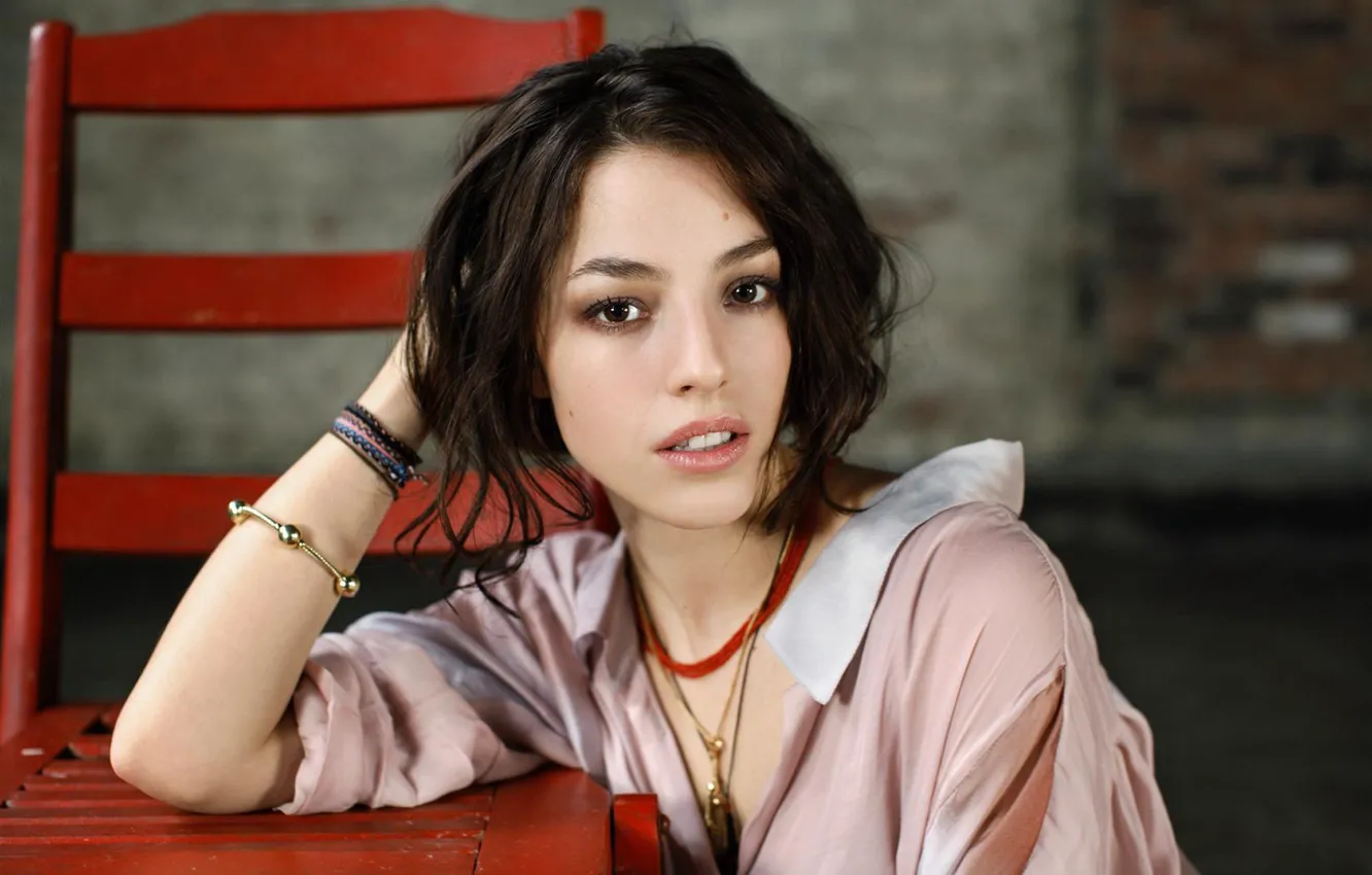 Photo wallpaper girl, photo, chair, bokeh, lips, face, brunette, actress