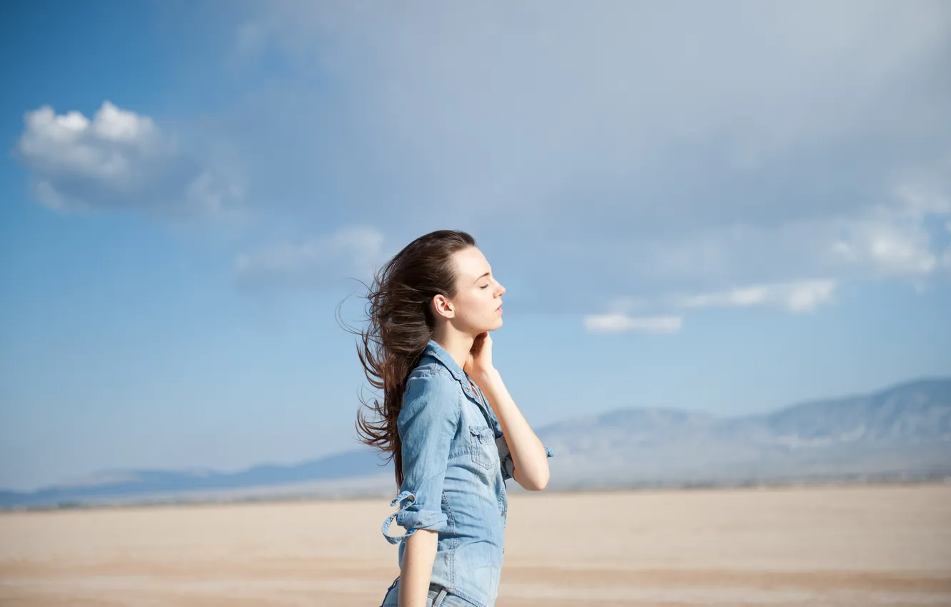 Photo wallpaper girl, the sun, the wind, desert, hair, jeans, shirt