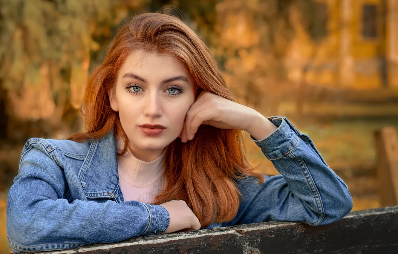 Photo wallpaper pose, look, red, dzhinsovka, girl, lips