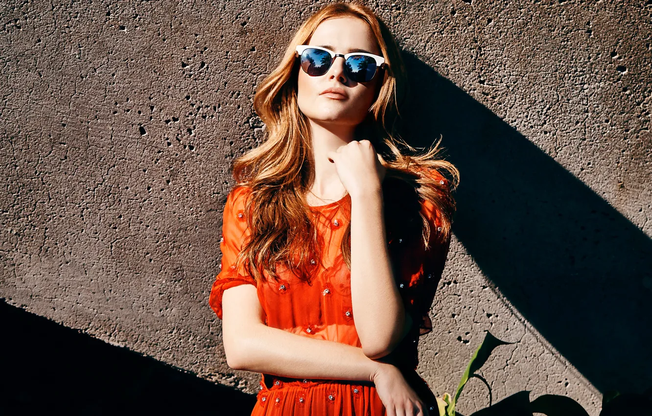 Photo wallpaper the sun, wall, model, dress, actress, glasses, hairstyle, brown hair