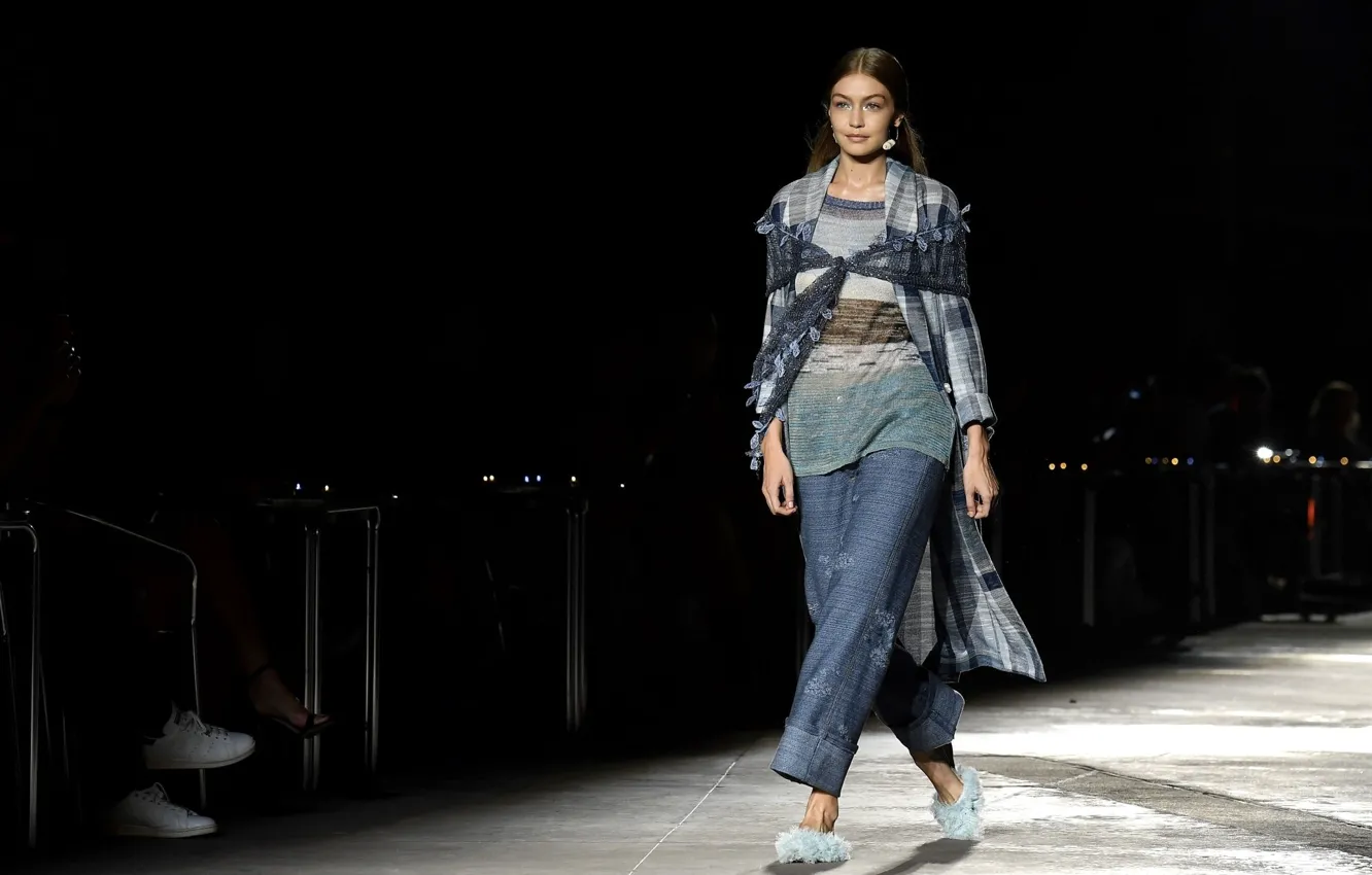 Photo wallpaper podium, the show, Gigi Hadid