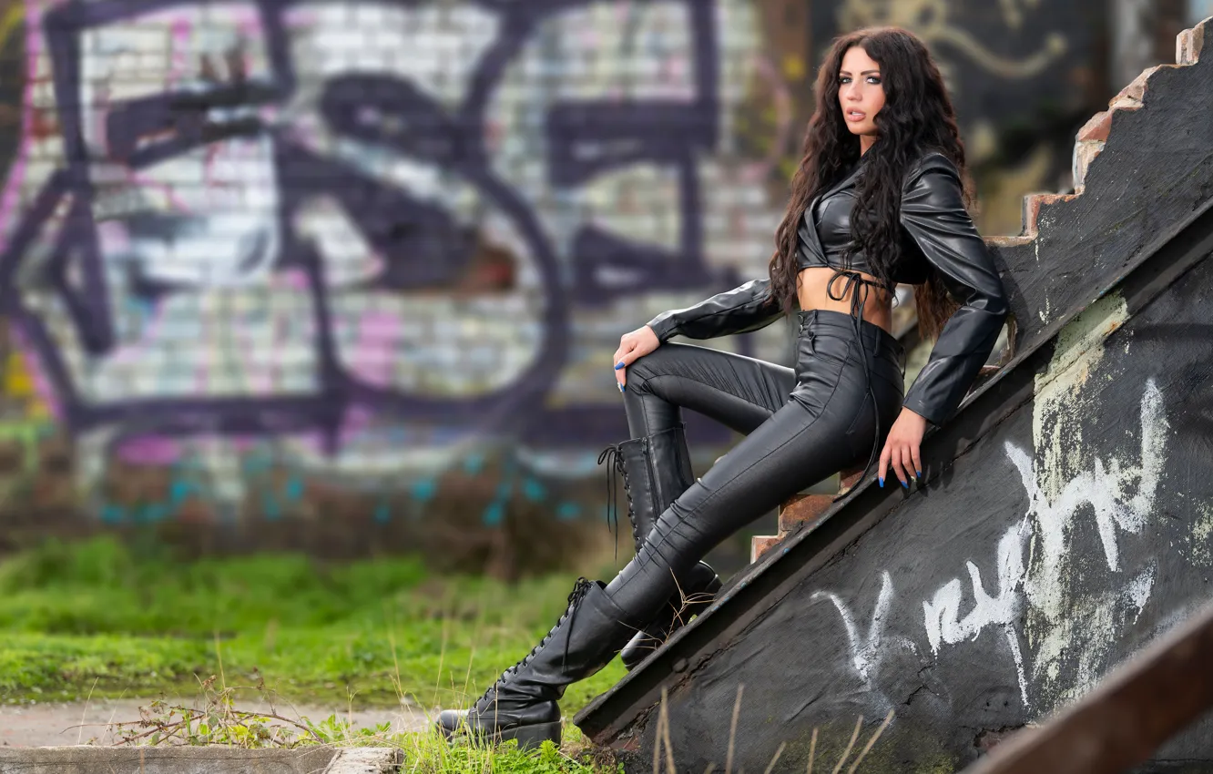 Photo wallpaper look, wall, graffiti, model, portrait, boots, makeup, figure