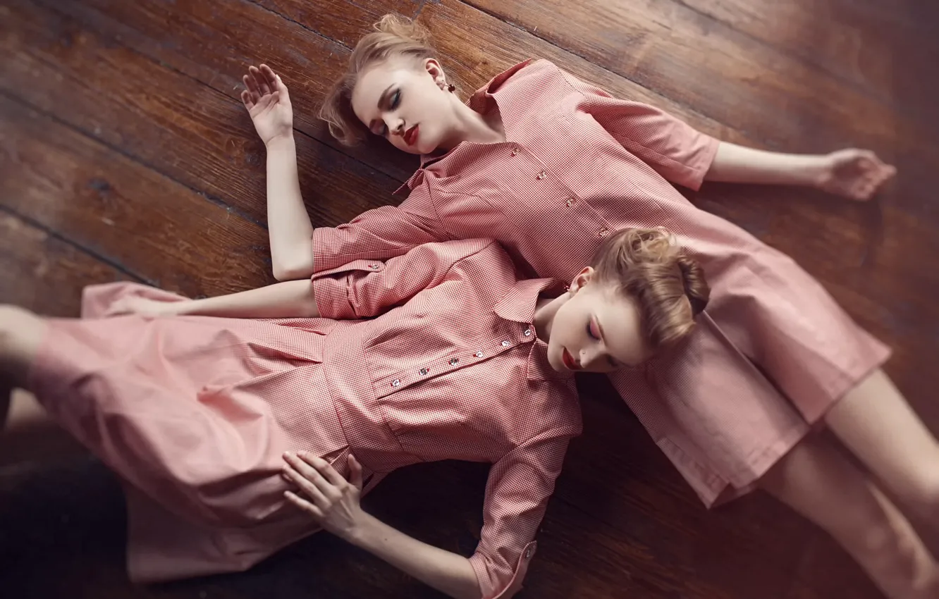 Photo wallpaper girl, sleep, floor, friend