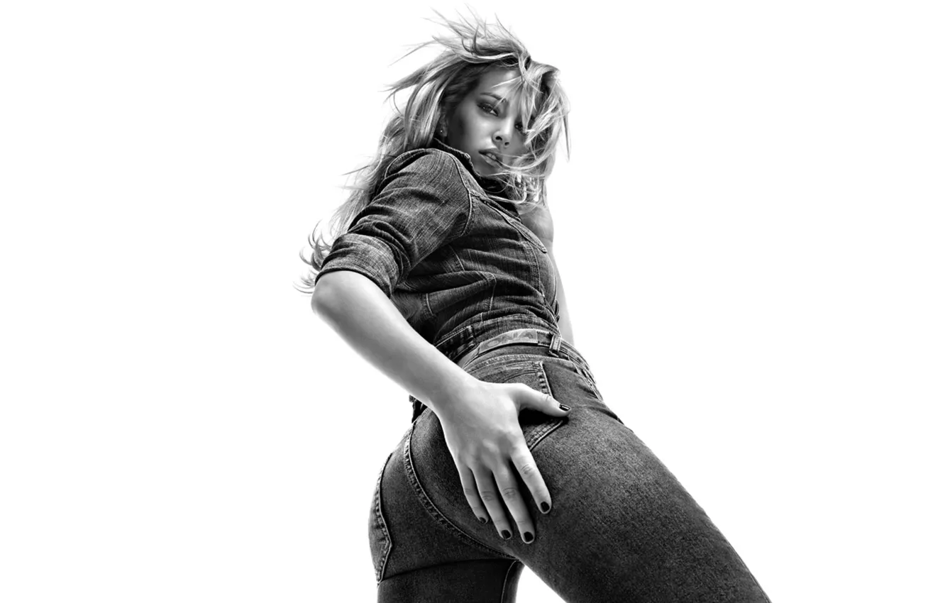 Photo wallpaper ass, model, hair, jeans, actress, black and white, singer, Luisana Lopilato