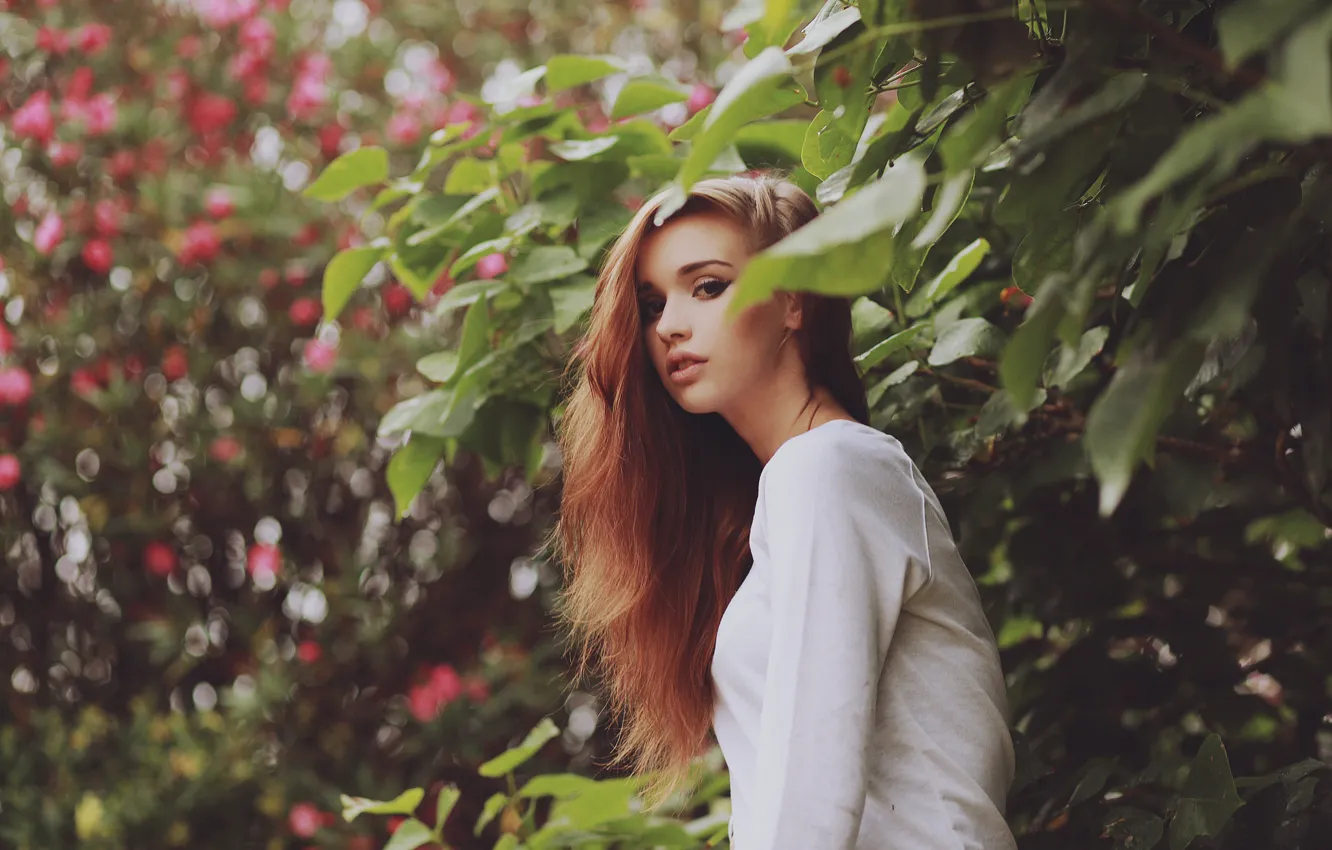 Photo wallpaper look, leaves, girl, sweetheart, hair, garden, beautiful, cutie