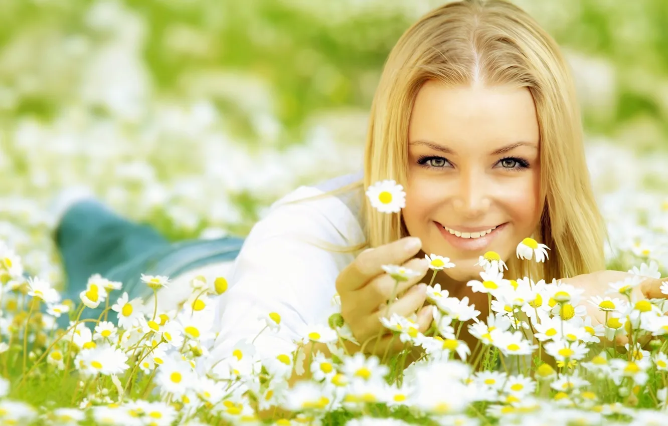 Photo wallpaper eyes, look, girl, the sun, joy, happiness, flowers, face