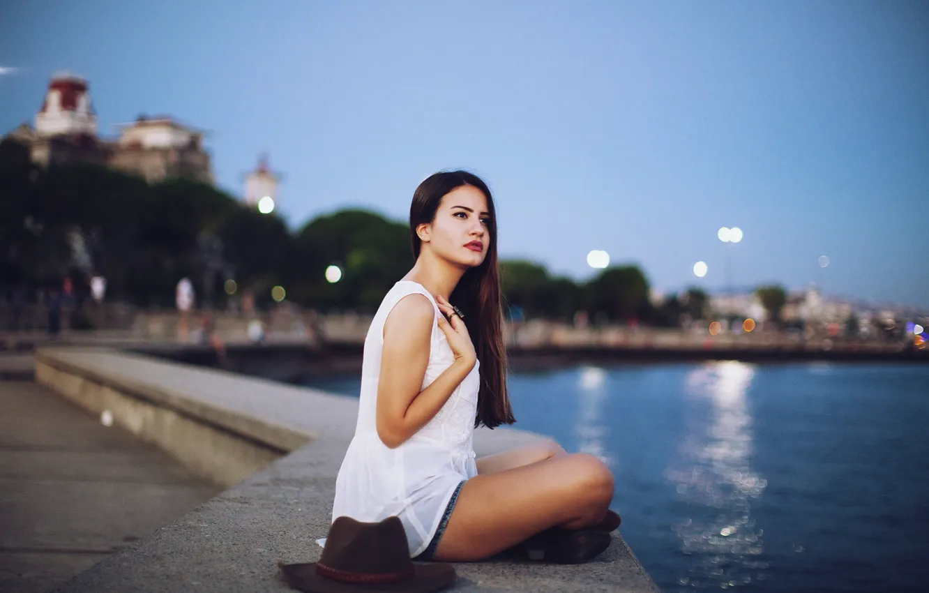 Photo wallpaper Girl, The city, Model, Promenade, Girl, City, Hat, Beautiful