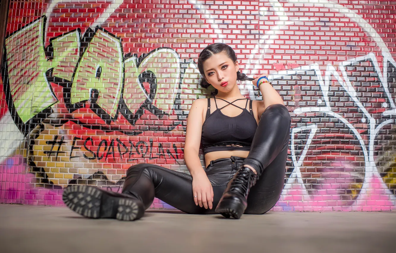 Photo wallpaper wall, graffiti, Mike, Asian, sitting, pants