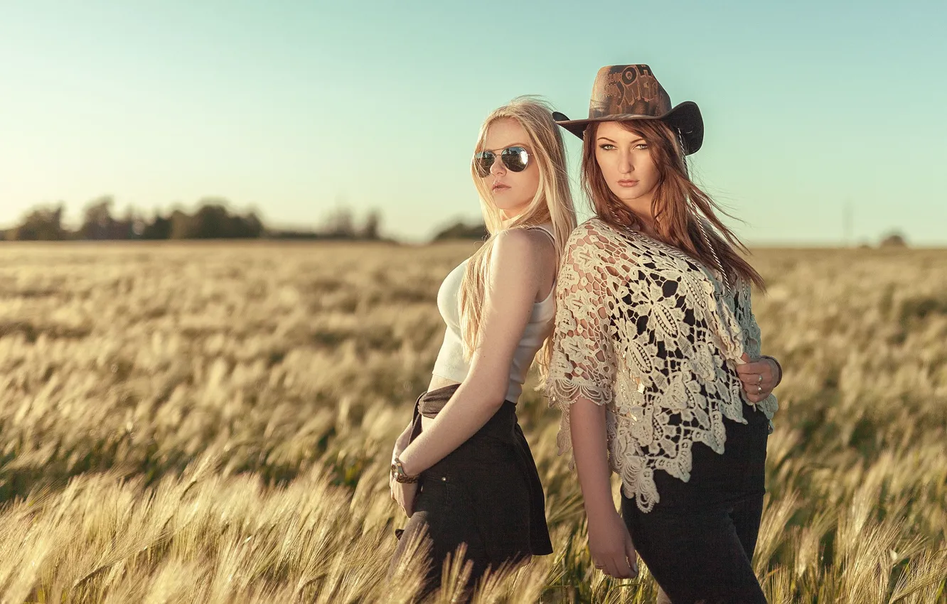 Photo wallpaper girls, hat, meadow, glasses, blonde, brown hair, girls, Nathan Photography