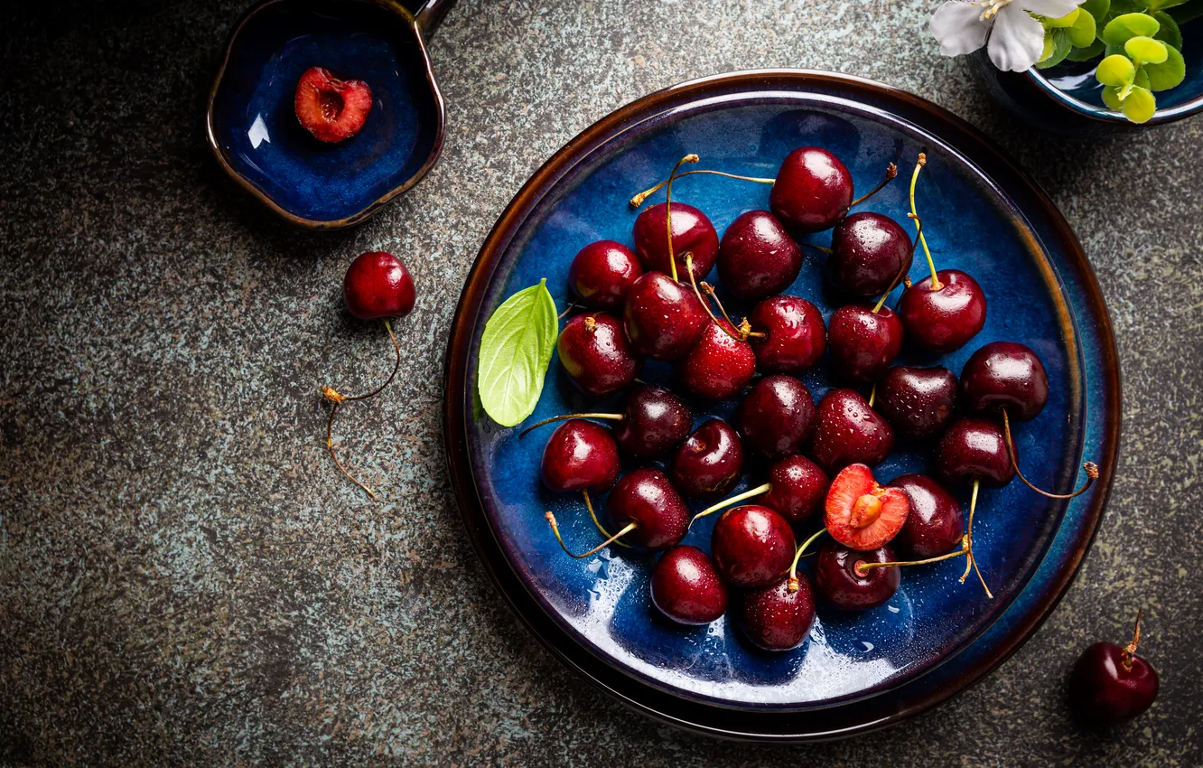 Photo wallpaper cherry, cherry, plate