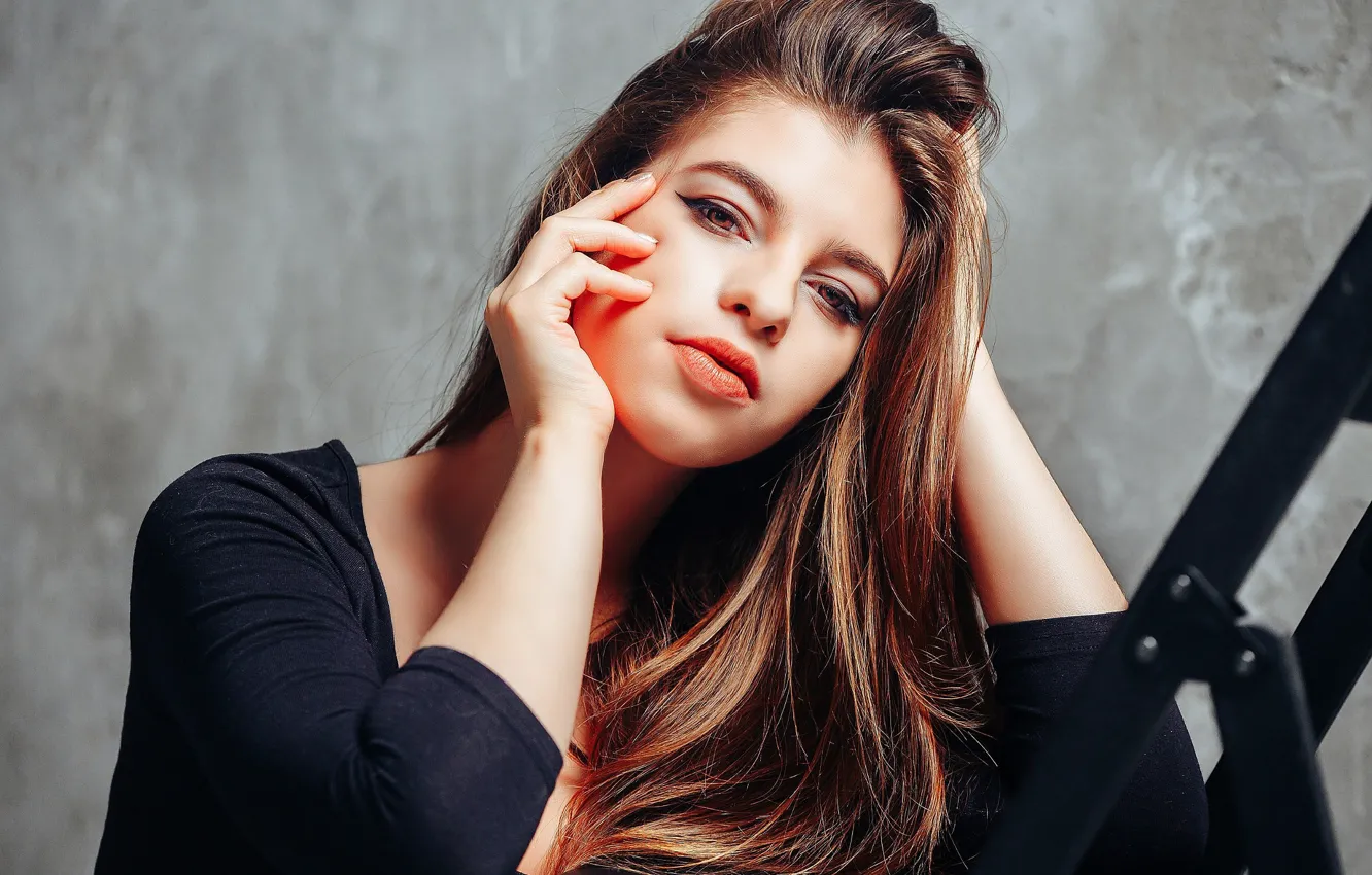 Photo wallpaper look, pose, background, model, portrait, hands, makeup, hairstyle