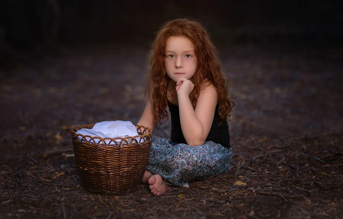 Photo wallpaper girl, freckles, basket, Anna, Studio Hors-champ