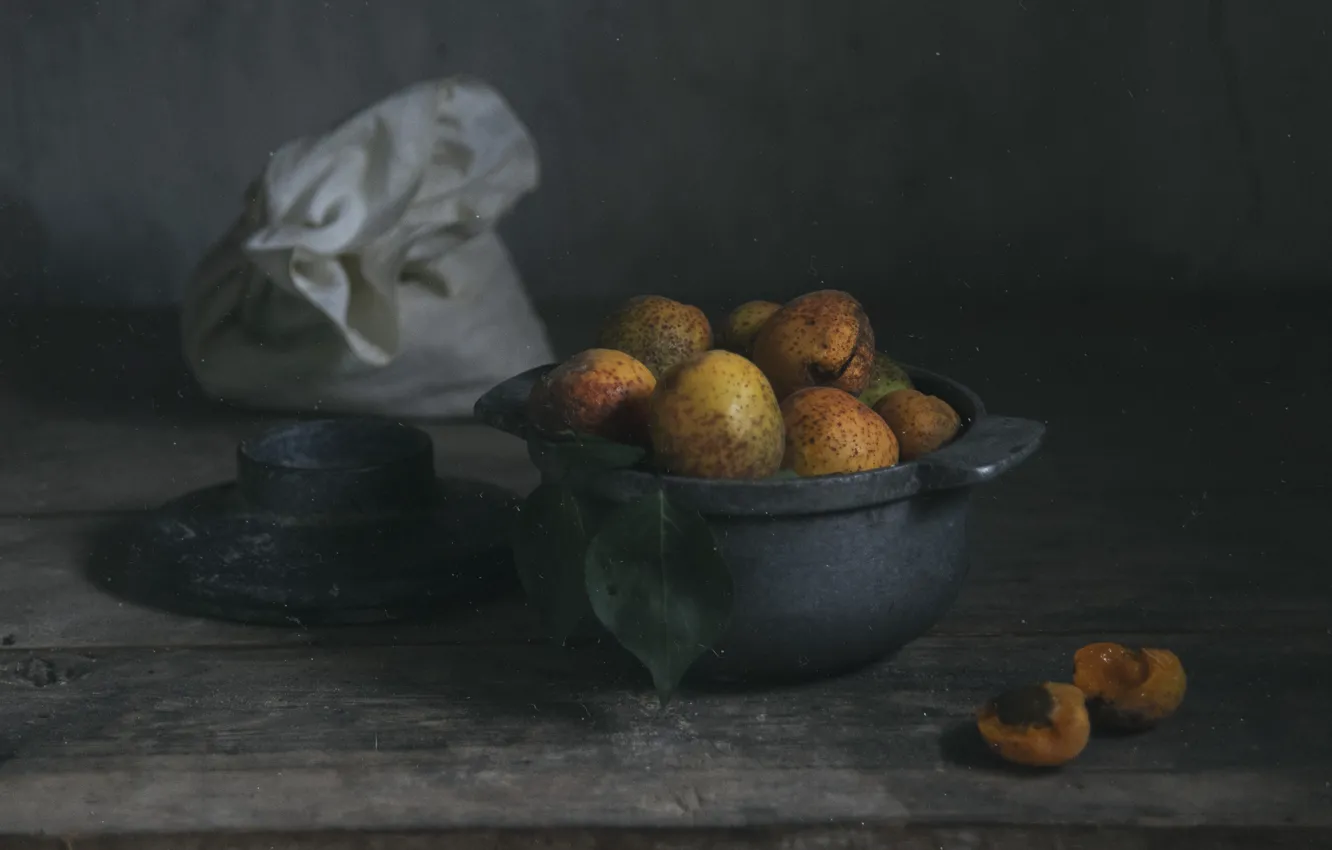 Photo wallpaper pan, still life, apricots