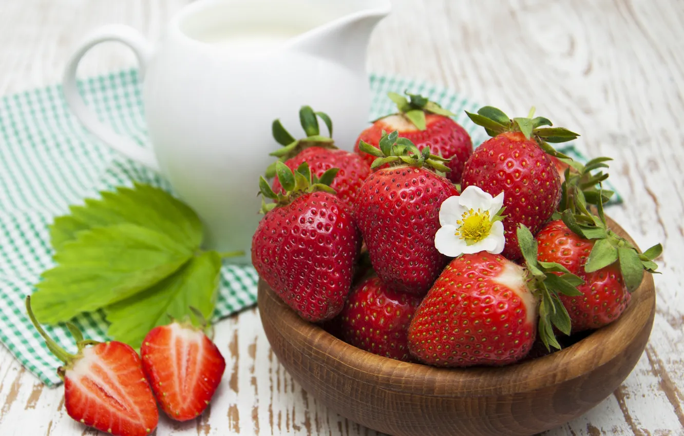 Photo wallpaper berries, milk, strawberry, strawberry, fresh berries