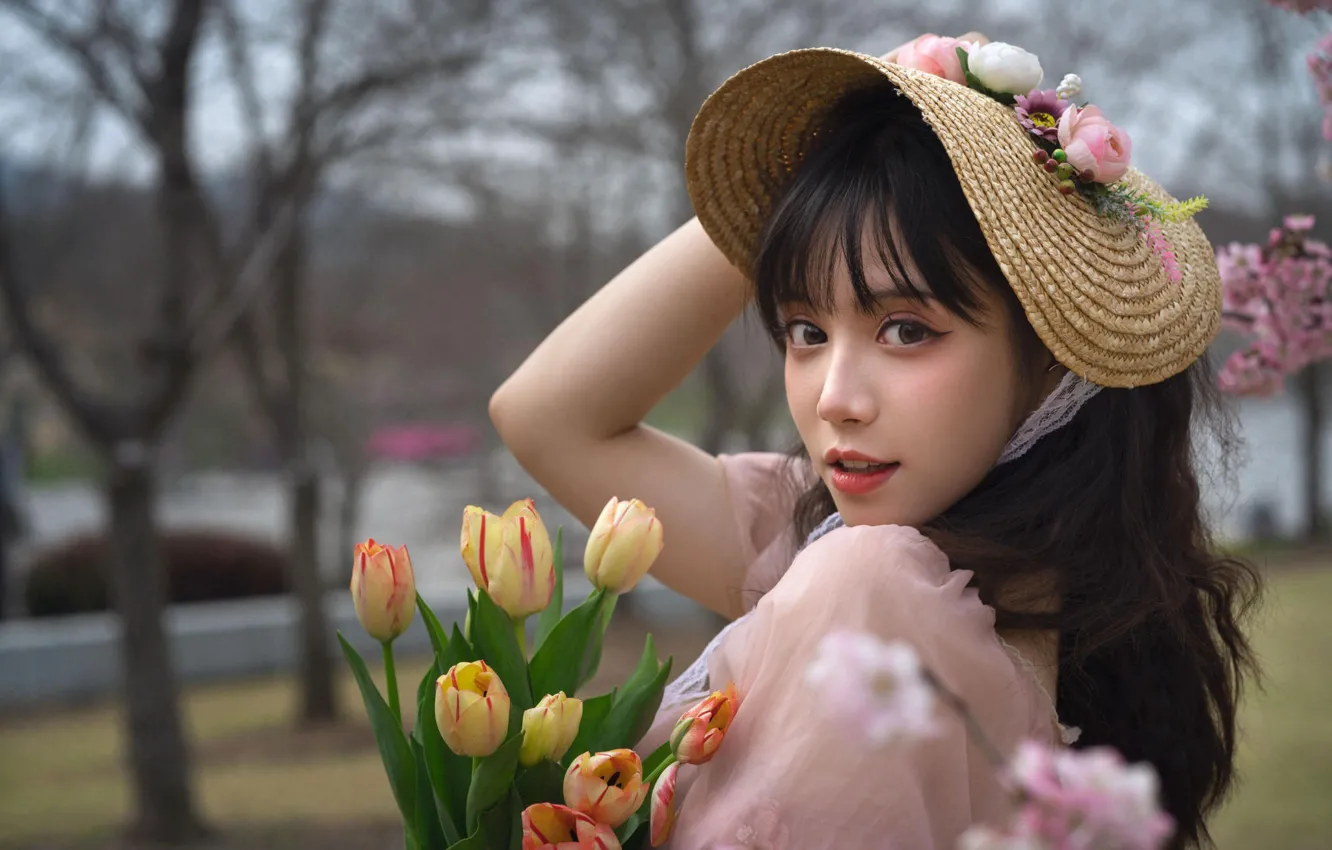 Photo wallpaper look, flowers, pose, model, portrait, bouquet, hands, makeup