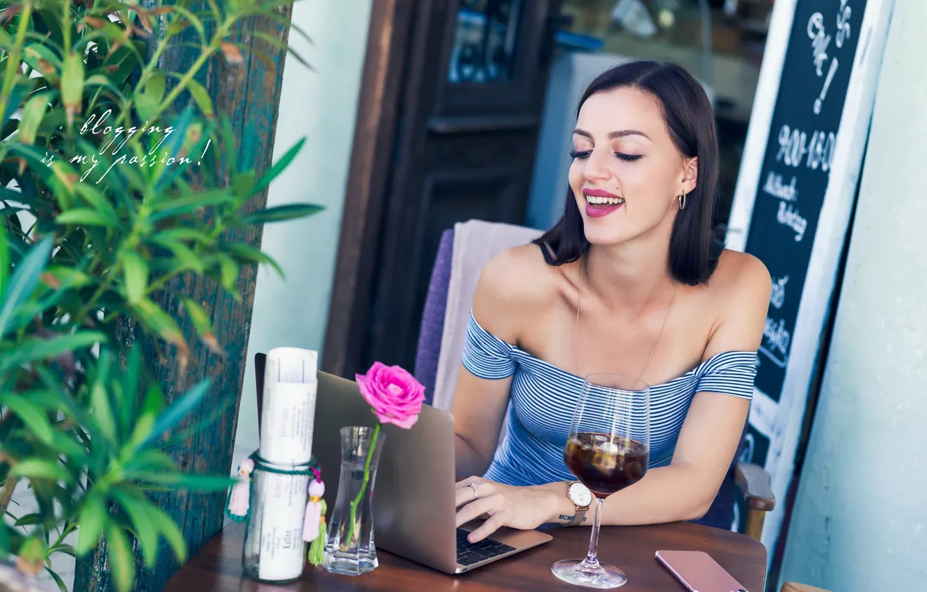 Photo wallpaper girl, joy, flowers, smile, glass, roses, makeup, dress