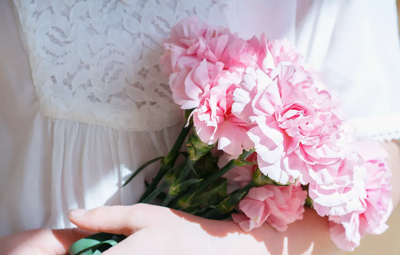 Photo wallpaper girl, flowers, hands, clove
